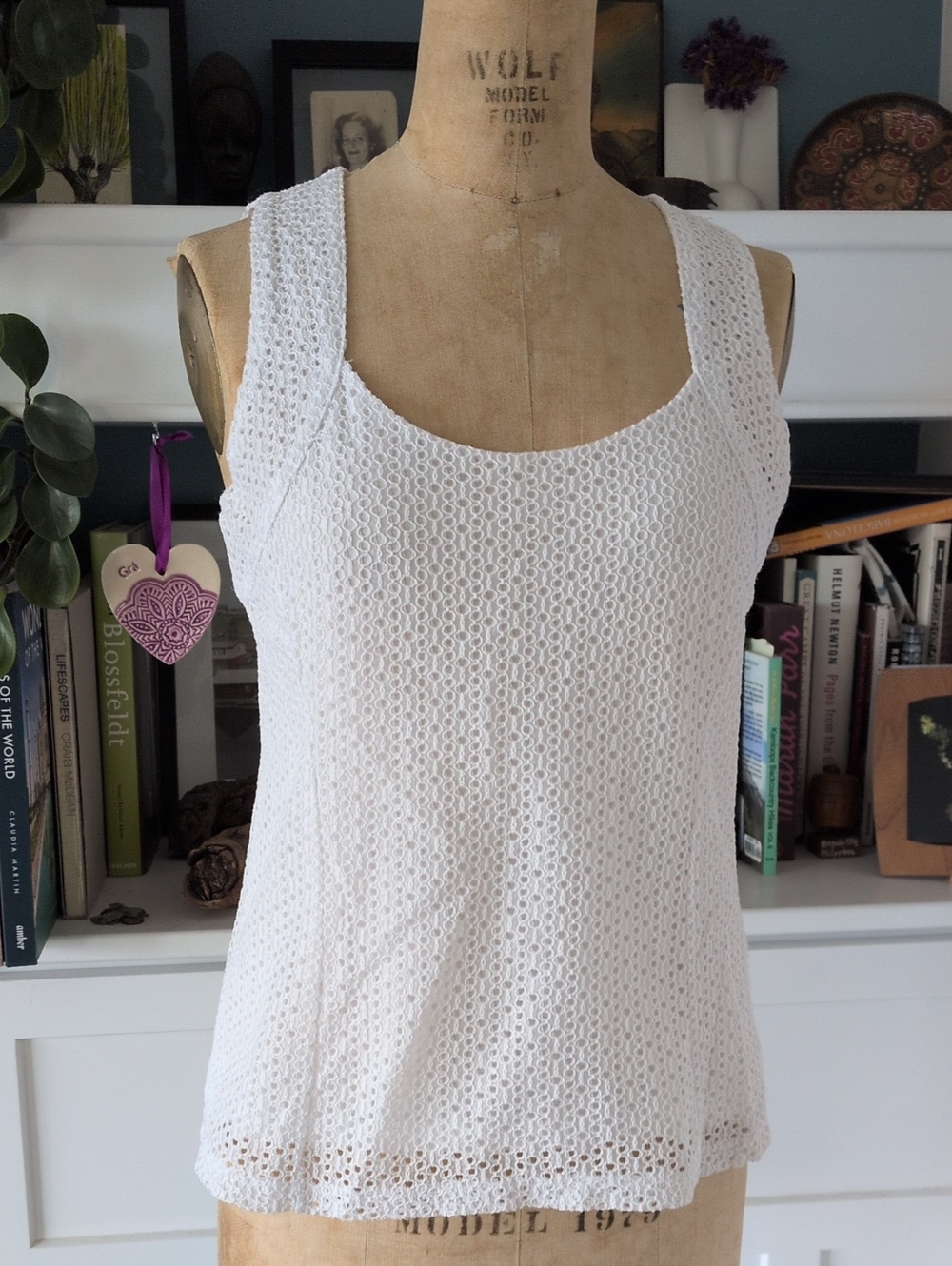 Banana Republic White Crochet Fully Lined Scoop Neck Tank